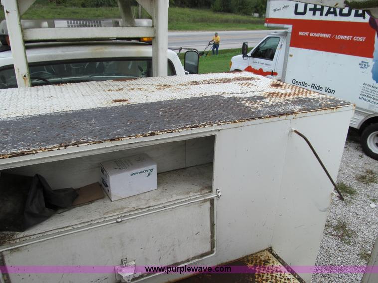 image for item E3515 1995 Ford F800 bucket truck