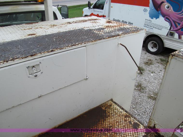 image for item E3515 1995 Ford F800 bucket truck