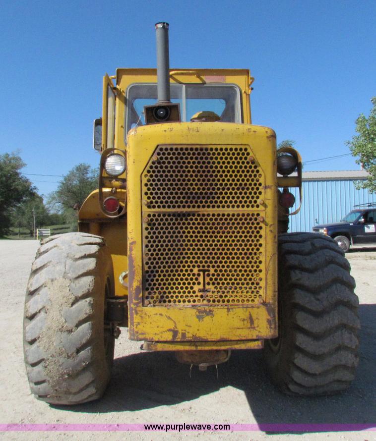 image for item E8045 1974 Caterpillar 966C wheel loader