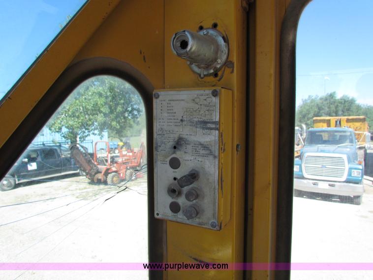 image for item E8045 1974 Caterpillar 966C wheel loader