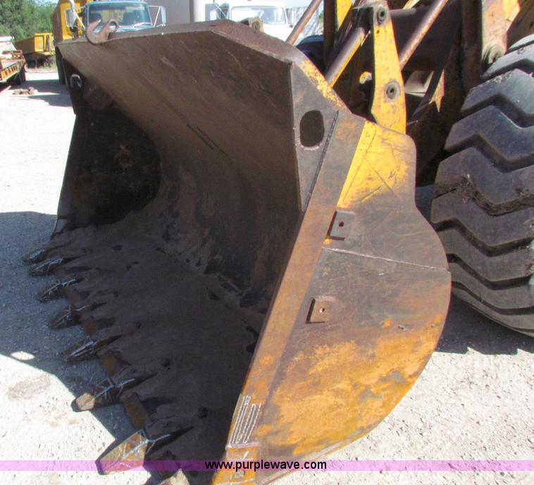 image for item E8045 1974 Caterpillar 966C wheel loader