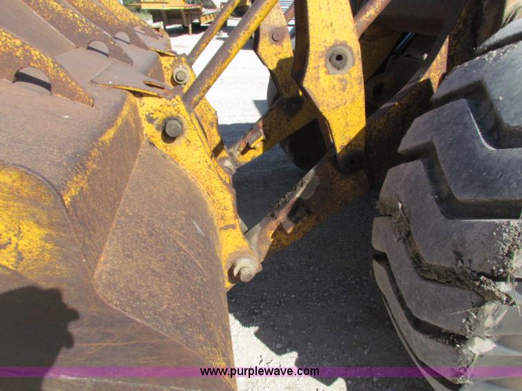 image for item E8045 1974 Caterpillar 966C wheel loader