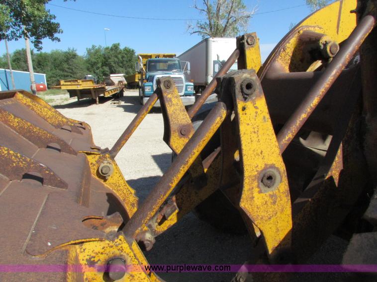 image for item E8045 1974 Caterpillar 966C wheel loader