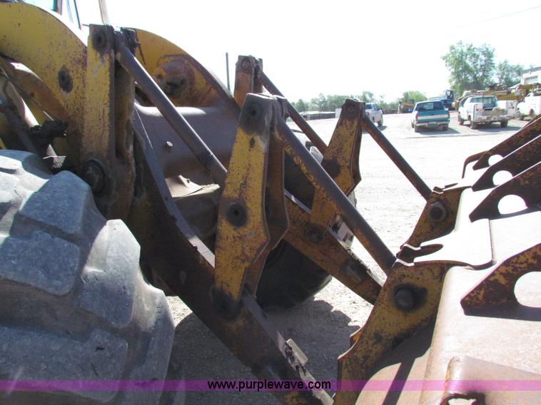 image for item E8045 1974 Caterpillar 966C wheel loader