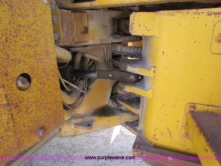image for item E8045 1974 Caterpillar 966C wheel loader