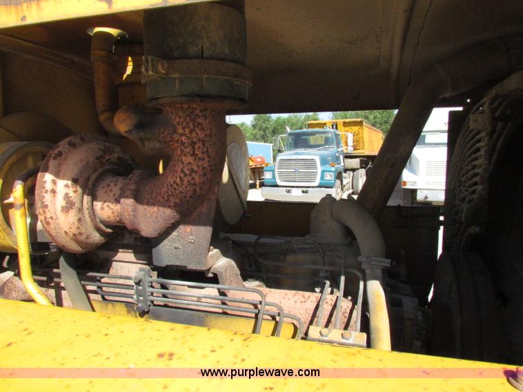 image for item E8045 1974 Caterpillar 966C wheel loader