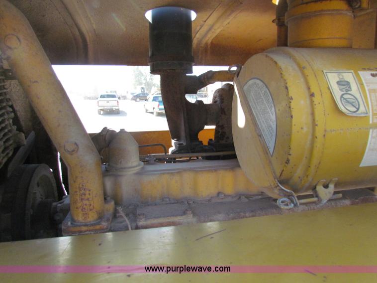 image for item E8045 1974 Caterpillar 966C wheel loader