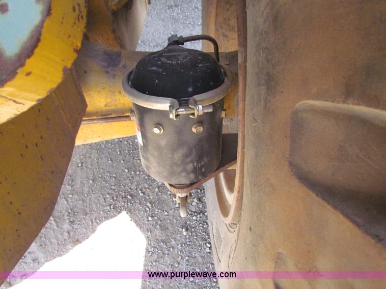 image for item E8045 1974 Caterpillar 966C wheel loader