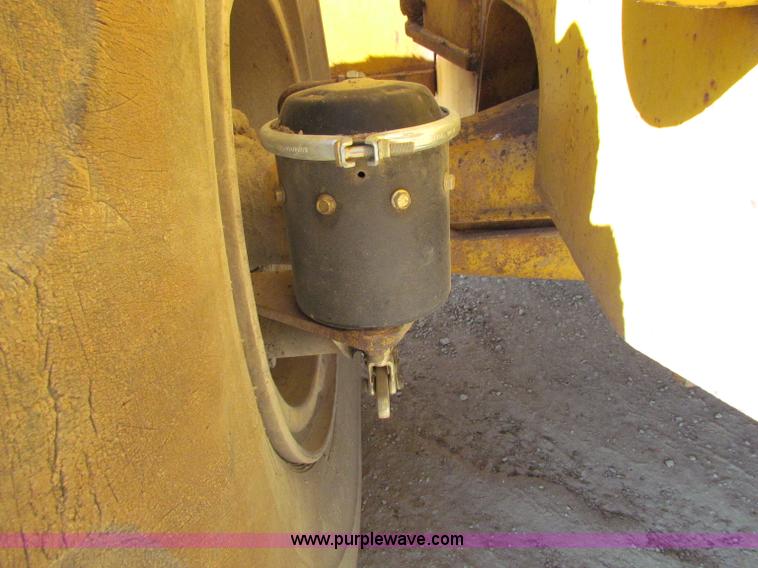 image for item E8045 1974 Caterpillar 966C wheel loader