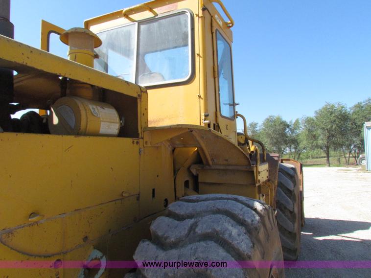 image for item E8045 1974 Caterpillar 966C wheel loader