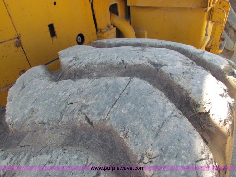 image for item E8045 1974 Caterpillar 966C wheel loader