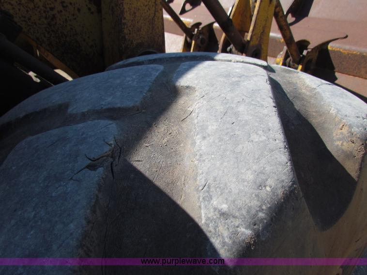 image for item E8045 1974 Caterpillar 966C wheel loader