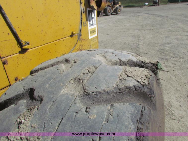 image for item E8045 1974 Caterpillar 966C wheel loader
