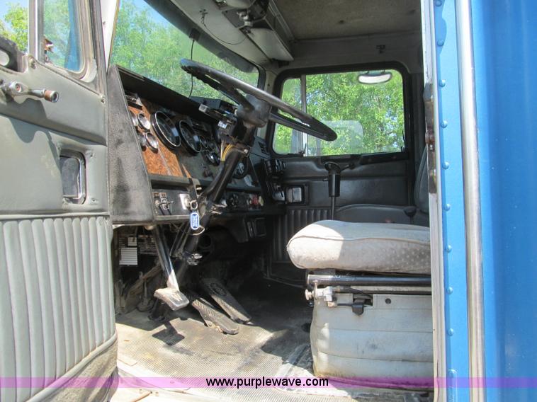 image for item F4551 1990 Kenworth T600 dump truck