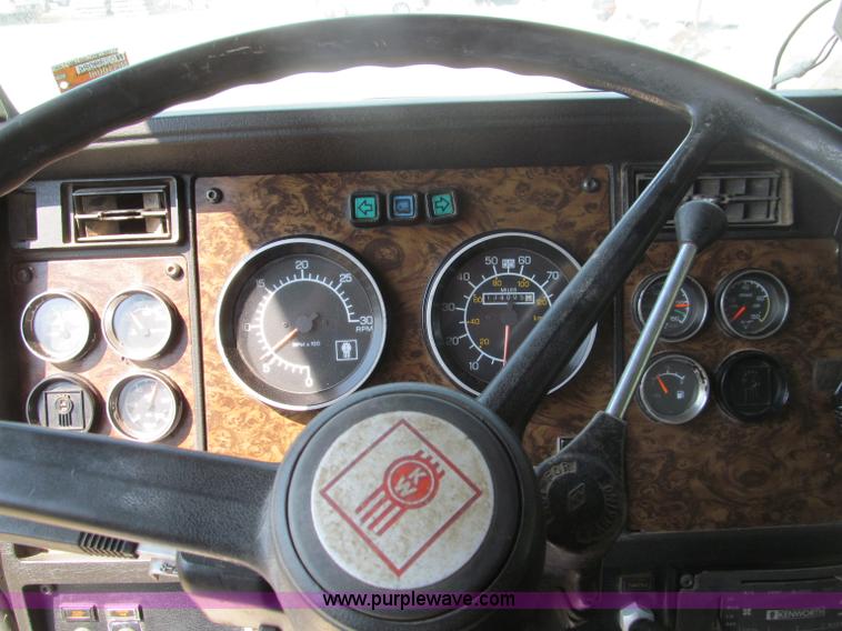 image for item F4551 1990 Kenworth T600 dump truck