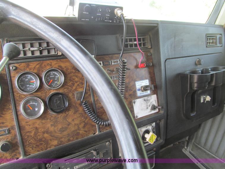 image for item F4551 1990 Kenworth T600 dump truck