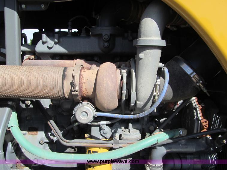 image for item F5517 2005 Caterpillar Challenger MT835 tractor