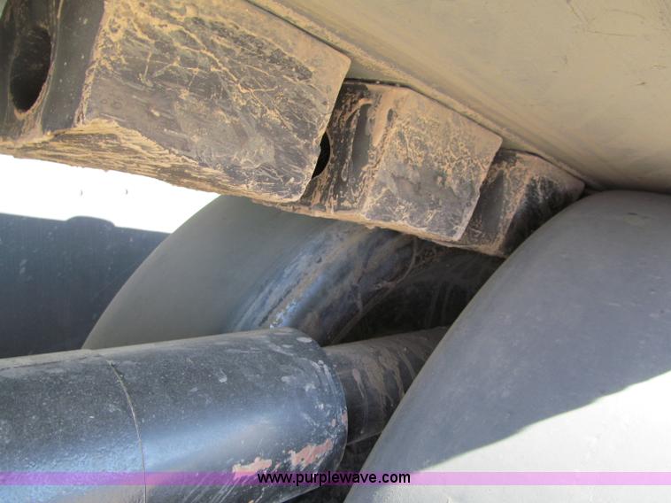 image for item F5517 2005 Caterpillar Challenger MT835 tractor