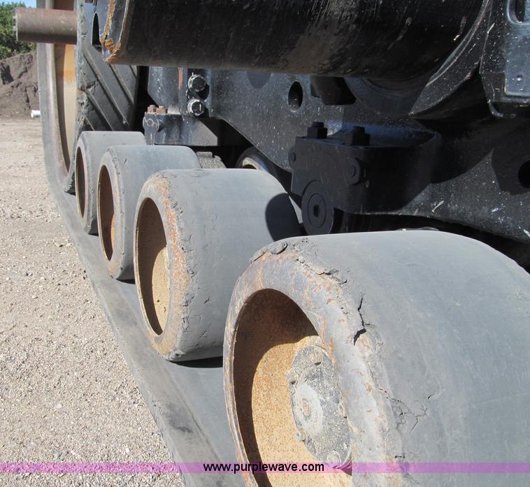 image for item F5517 2005 Caterpillar Challenger MT835 tractor