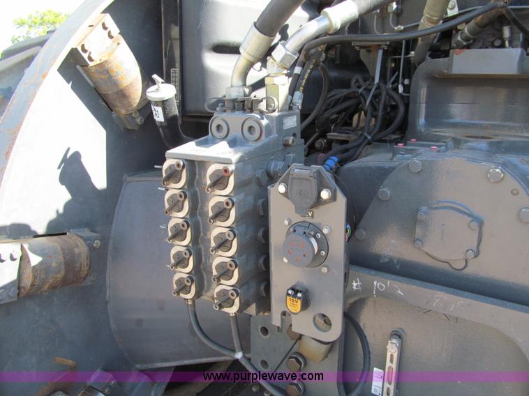 image for item F5517 2005 Caterpillar Challenger MT835 tractor