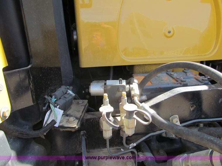 image for item F5517 2005 Caterpillar Challenger MT835 tractor