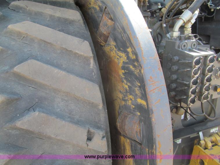 image for item F5517 2005 Caterpillar Challenger MT835 tractor