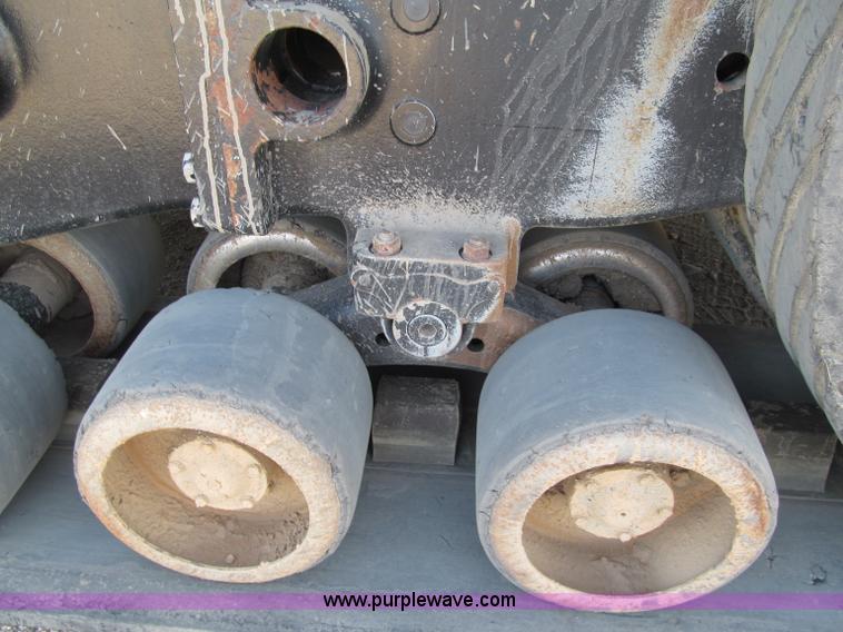 image for item F5517 2005 Caterpillar Challenger MT835 tractor