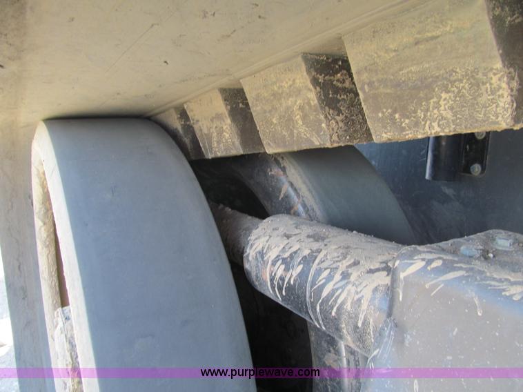 image for item F5517 2005 Caterpillar Challenger MT835 tractor