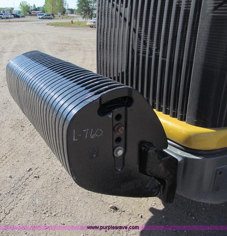 image for item F5517 2005 Caterpillar Challenger MT835 tractor