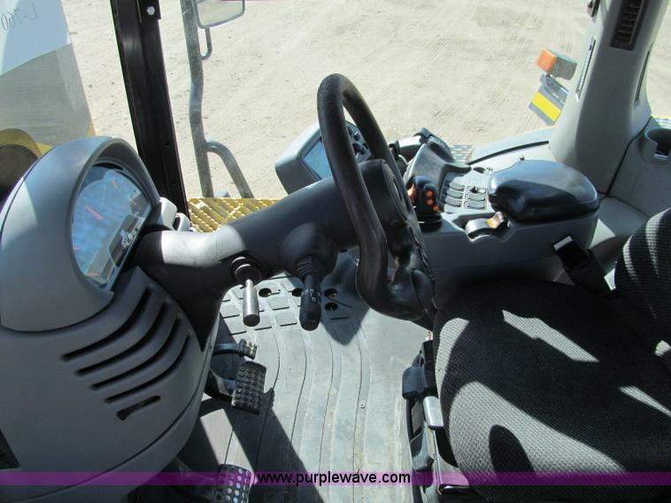 image for item F5517 2005 Caterpillar Challenger MT835 tractor