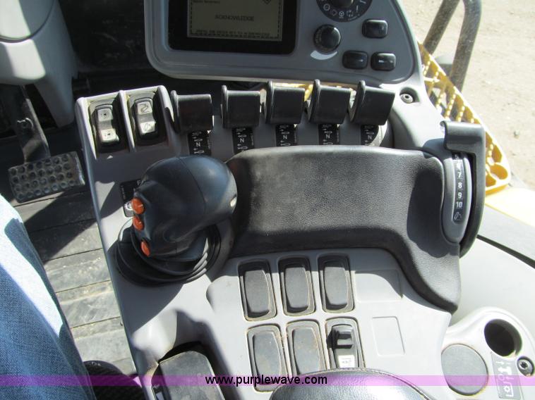 image for item F5517 2005 Caterpillar Challenger MT835 tractor