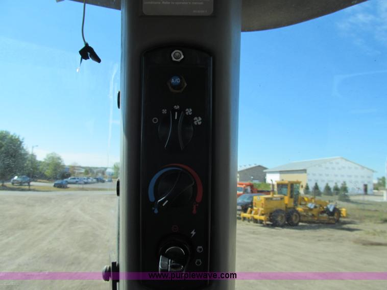 image for item F5517 2005 Caterpillar Challenger MT835 tractor