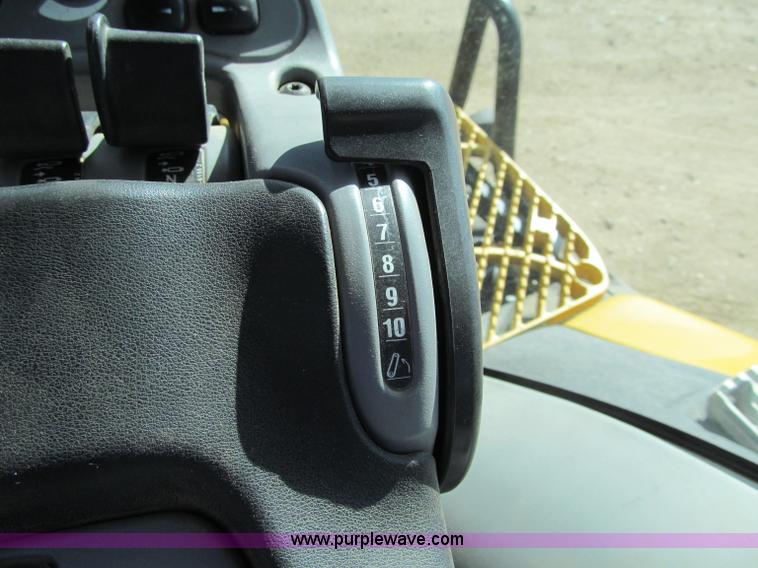 image for item F5517 2005 Caterpillar Challenger MT835 tractor