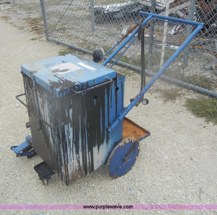 Hot tar dispensing pot in Manhattan, KS Item U9335 sold Purple Wave