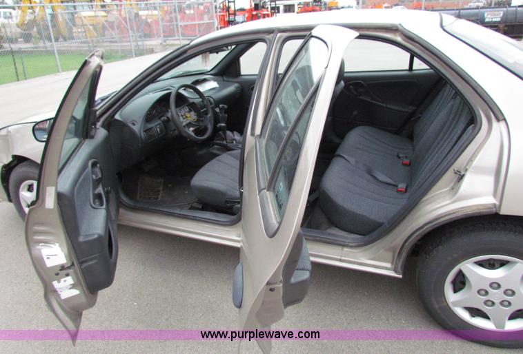 image for item B7453 2002 Chevrolet Cavalier