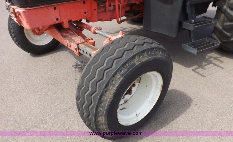 image for item C2813 1999 New Holland TS100 tractor