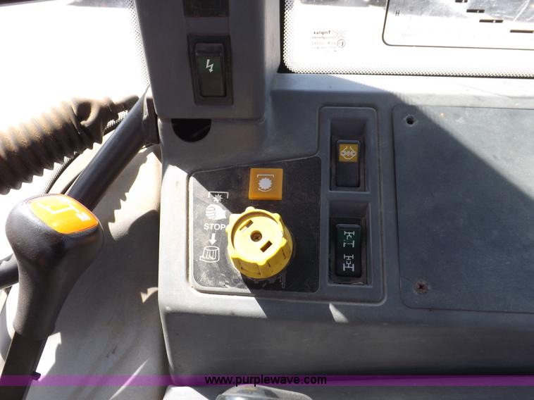 image for item C2815 1997 New Holland 7740SL MFWD tractor