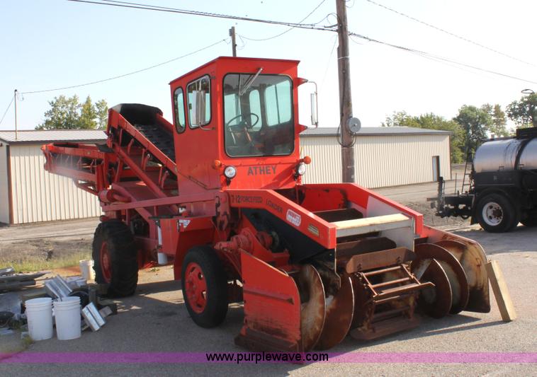 image for item G4730 1991 Athey 7-125 force feed loader