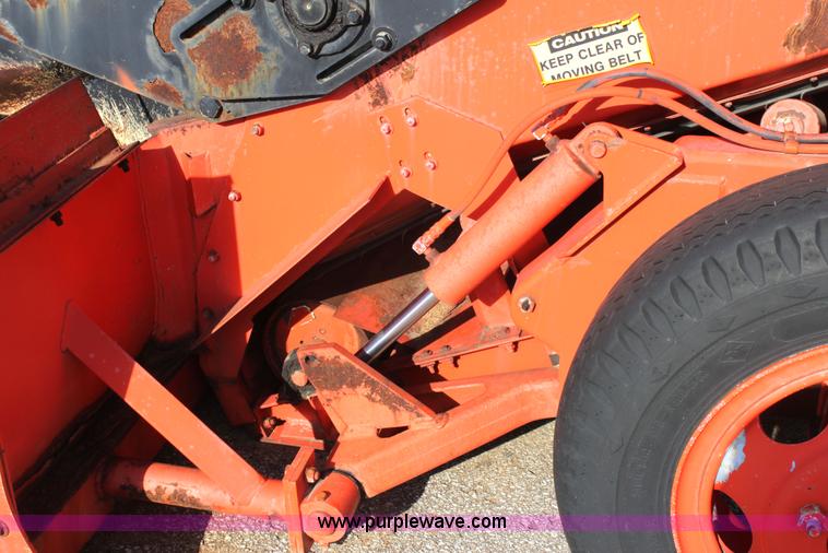image for item G4730 1991 Athey 7-125 force feed loader