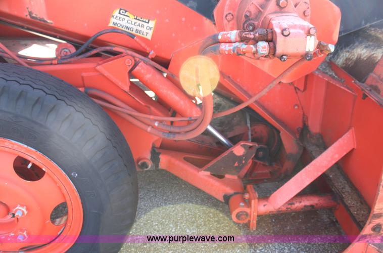 image for item G4730 1991 Athey 7-125 force feed loader