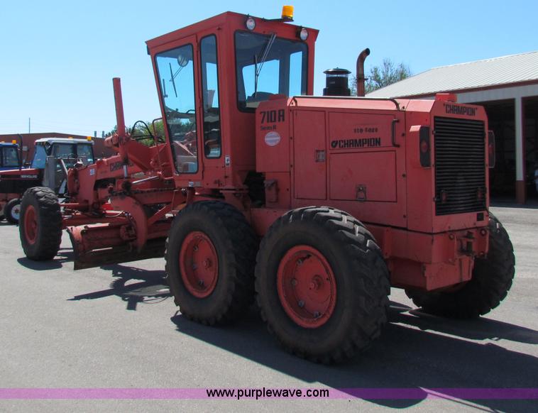 image for item G4764 Champion 710A motor grader