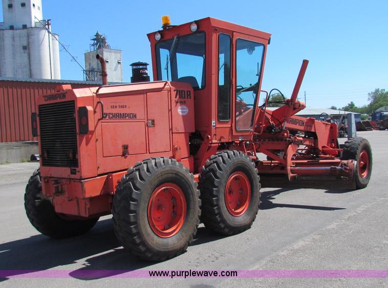 image for item G4764 Champion 710A motor grader