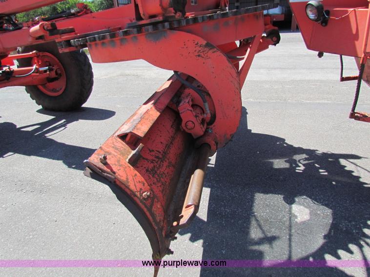 image for item G4764 Champion 710A motor grader