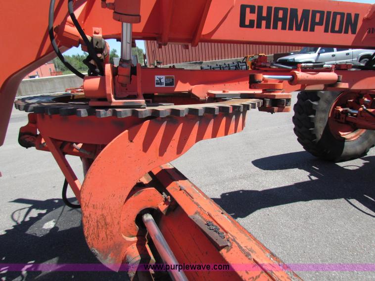 image for item G4764 Champion 710A motor grader