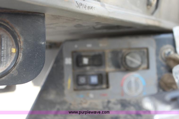 image for item G4765 1996 Galion 830B motor grader