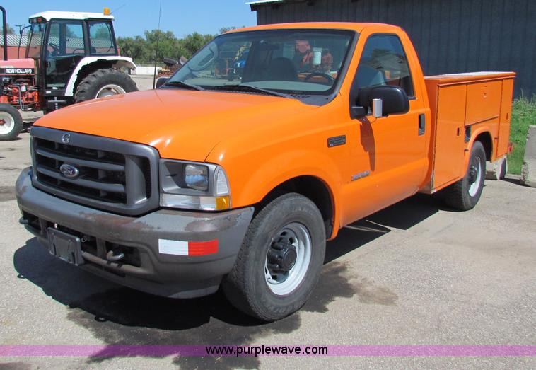 image for item G4772 2003 Ford F250 Super Duty utility pickup truck