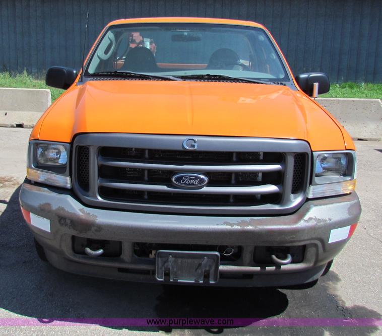 image for item G4772 2003 Ford F250 Super Duty utility pickup truck