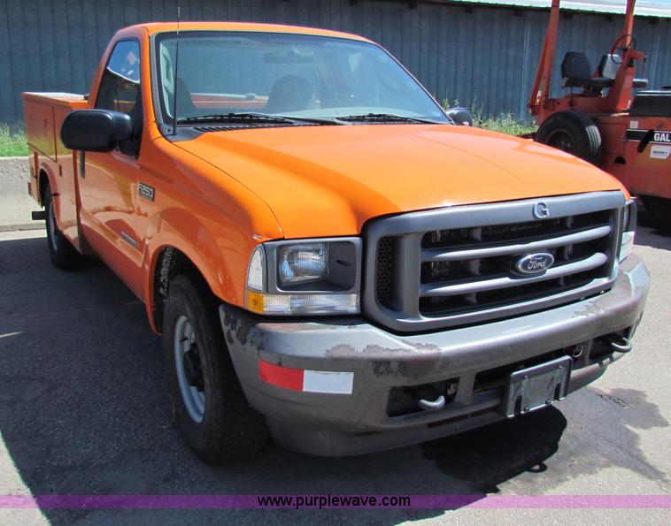 image for item G4772 2003 Ford F250 Super Duty utility pickup truck