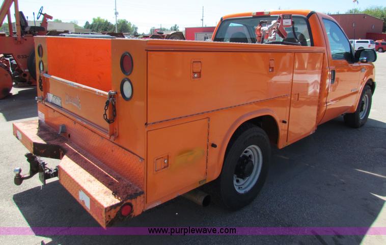 image for item G4772 2003 Ford F250 Super Duty utility pickup truck