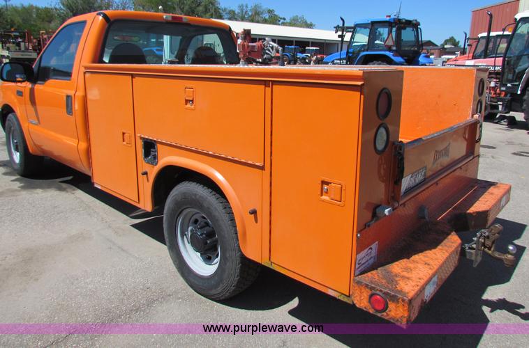 image for item G4772 2003 Ford F250 Super Duty utility pickup truck